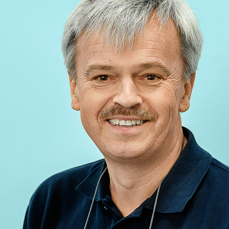 <br /><span style="color: #f5f7fb;">Dr. med. Helmut Bartsch</span>